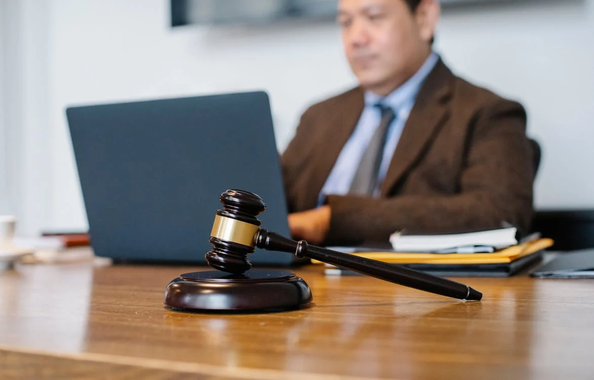 A judge's gavel next to a computer screen displaying a privacy policy